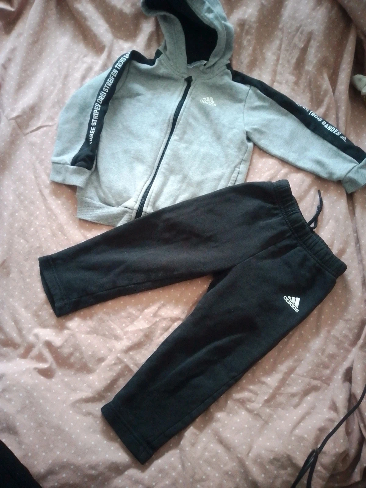 Ensemble survêtement de sport Adidas 18/24 mois